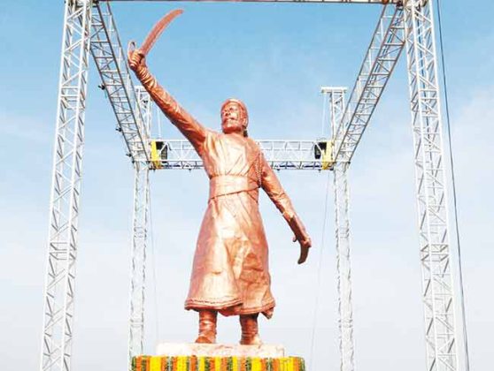 दैवतावरून राजकारण
