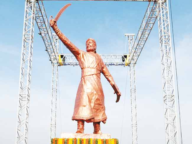दैवतावरून राजकारण