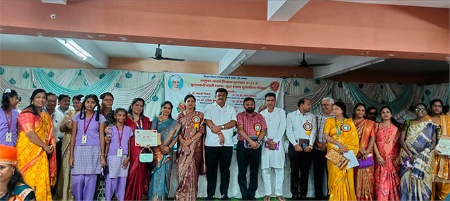 शैक्षणिक क्षेत्रात उल्लेखनीय कामगिरी करणाऱ्या जव्हार तालुक्यातील शिक्षकांचा सन्मान!