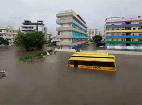 AP-Telangana: शाळा बंद-ट्रेन रद्द, आंध्र-तेलंगणामध्ये पुराचा कहर!