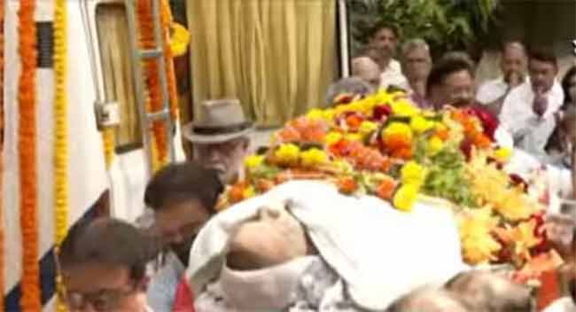 अभिनेते अतुल परचुरे अनंतात विलीन; मराठी सिनेसृष्टीतील कलाकारांनी साश्रूनयनांनी दिला निरोप
