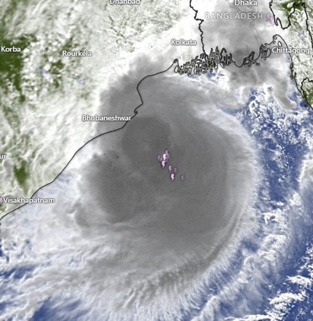 Cyclone Dana : पूर्व किनापट्टीवर धडकले दाना चक्रीवादळ!