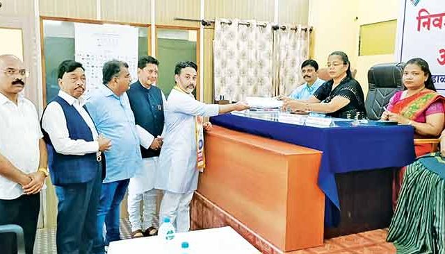 जनतेची सेवा करायची आहे ; विकासाचा बॅकलॉग भरून काढायचा आहे : निलेश राणे