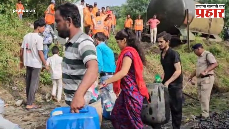 बाईईईई! मालगाडीचे २ डबे घसरले; बादल्या, कॅन घेऊन डिझेल लुटण्यासाठी लोकांची झुंबड
