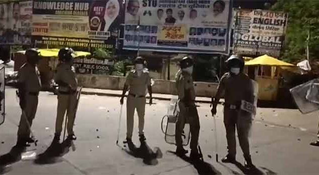 अमरावतीत पोलीस स्टेशनवर दगडफेक, १० ते १२ पोलीस जखमी!