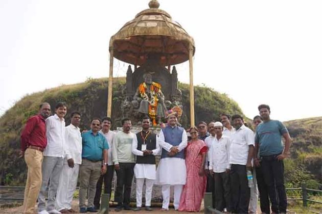 Atul Mhatre : अतुल म्हात्रेंना निवडून देण्यासाठी कार्यकर्त्यांनी महाराजांसमोर घेतली शपथ!