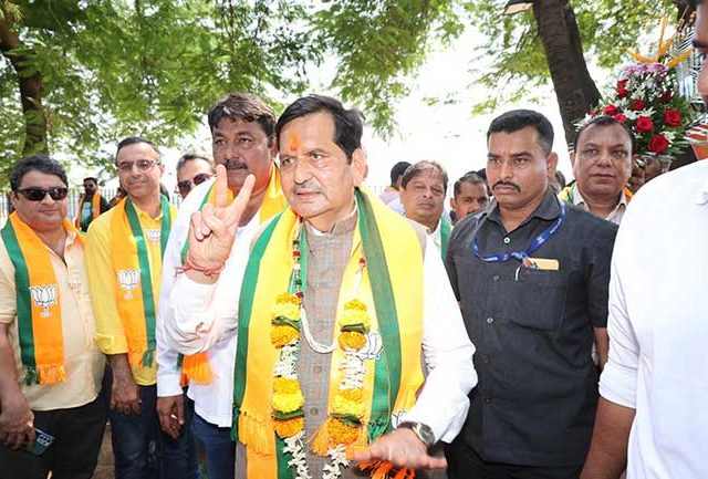 भाजपाच्या २६ उमेदवारांचे अर्ज दाखल
