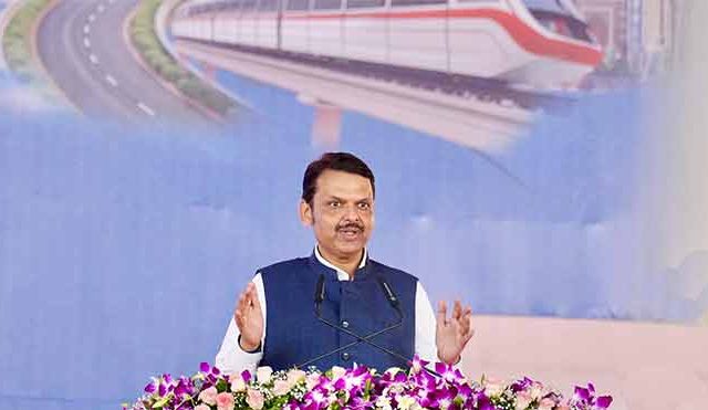 Devendra Fadnavis : पाण्याचा प्रश्न सुटल्यावरच शेतकऱ्यांच्या आत्महत्या थांबतील