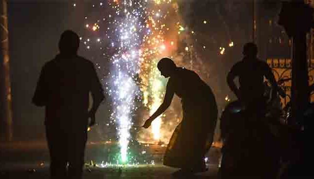 Diwali 2024: मुंबईत फटाके फोडण्याबाबत BMCने जारी केले नवे नियम, ही आहे फटाके फोडण्याची वेळ