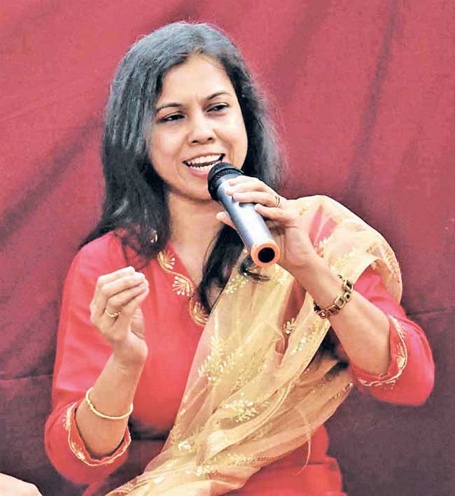 हरवलेल्या आवाजातून नव्याने गवसलेली ‘कविता’…!