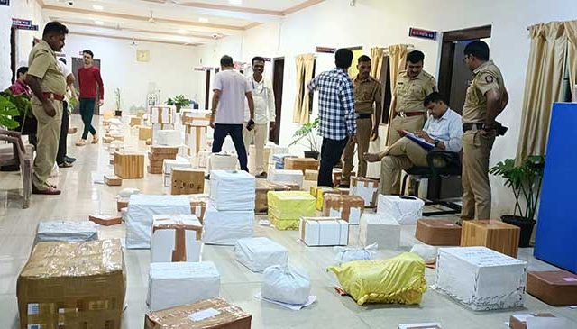 खालापूर टोलनाक्यावर आठ कोटींची चांदी जप्त