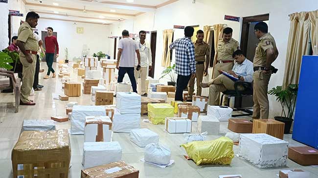खालापूर टोलनाक्यावर आठ कोटींची चांदी जप्त