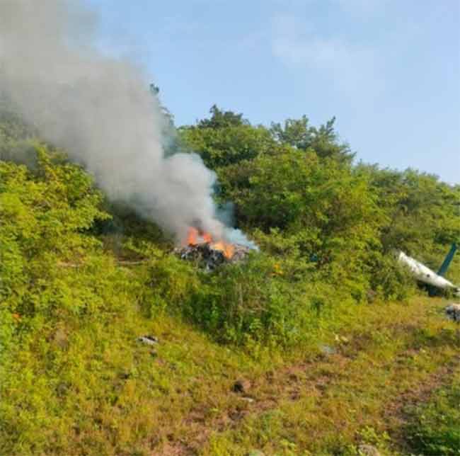 Pune Helicopter Crash : भीषण अपघात! पुण्यात हेलिकॉप्टर कोसळले; तिघांचा मृत्यू