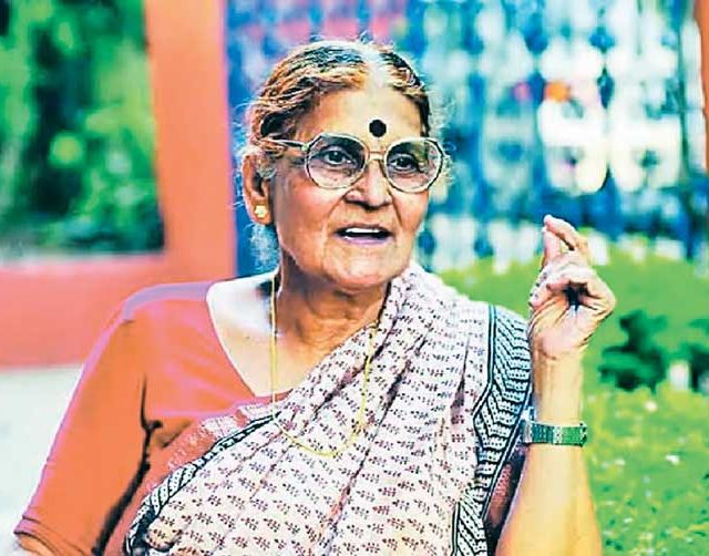 दहावीपर्यंत मराठीत शिक्षण हवे