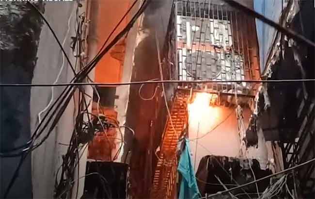 Ulhasnagar Fire : उल्हासनगरमध्ये कपड्यांच्या दुकानाला भीषण आग!
