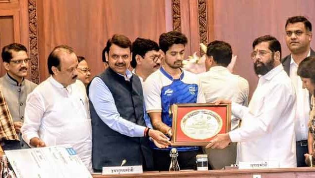 मुख्यमंत्री, उपमुख्यमंत्री यांच्या हस्ते ऑलिम्पिक खेळाडूंचा सन्मान