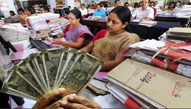8th Pay Commission : केंद्रीय सरकारी कर्मचाऱ्यांचे लवकरच येणार ‘अच्छे दिन’!