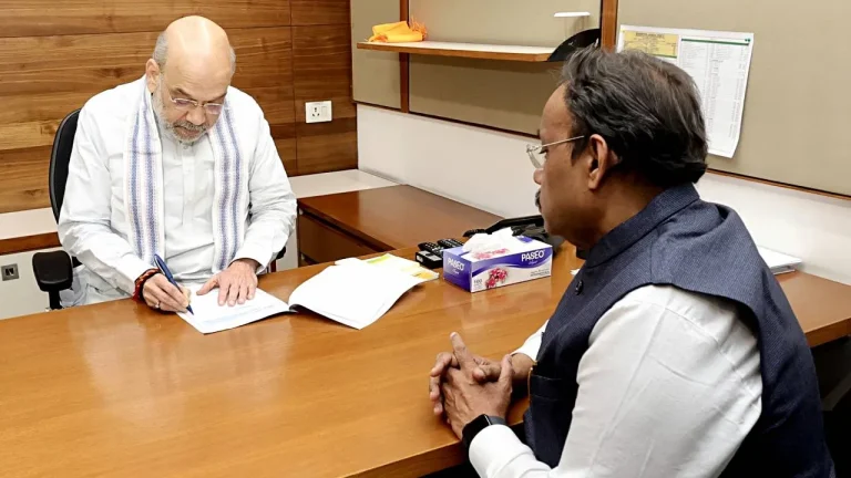Vinod Tawde : विनोद तावडे ‘गेमचेंजर’! अमित शाहांसोबत रात्रीच्या बैठकीत नेमकी कोणती खलबतं झाली?