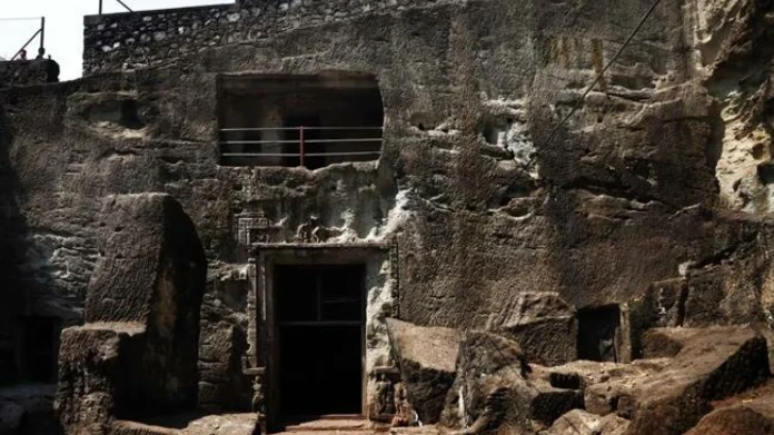 Jogeshwari caves : पांडवकालीन जोगेश्वरी, अंधेरी गुंफांचे संवर्धन करा