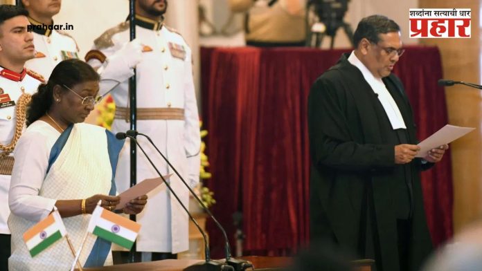 भारताचे ५१ व्या सरन्यायाधीशपदी न्यायमूर्ती संजीव खन्नांची नियुक्ती, राष्ट्रपतींसमोर घेतली शपथ