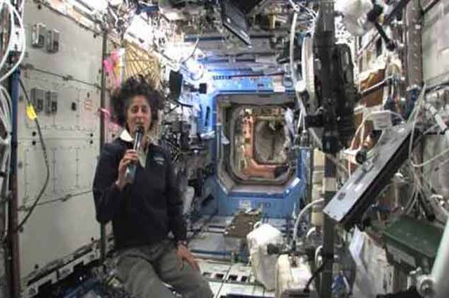 Sunita Williams : सुनीता विल्यम्सचा जीव धोक्यात; आंतरराष्ट्रीय अंतराळ स्थानकाला ५० हून अधिक तडे गेल्याने होतेय गळती!