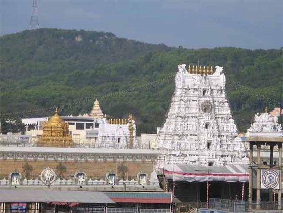 तिरुपती मंदिरात भाविकाने दान केलं तब्बल १२१ किलो सोनं