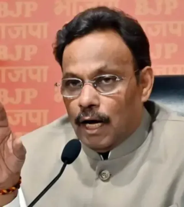 Vinod Tawde : पैसेवाटप नौटंकीचा विनोद तावडेंना झाला फायदा; फासे फिरले!