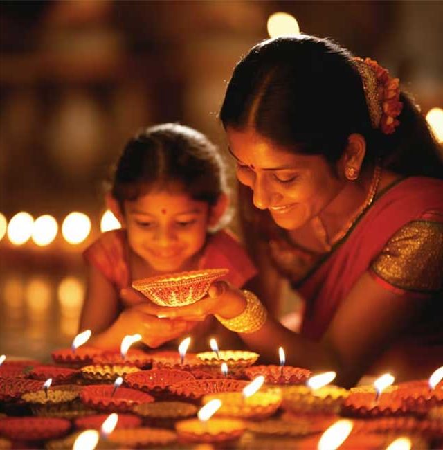 दिवाळी सण मोठा, आनंदाला नाही तोटा