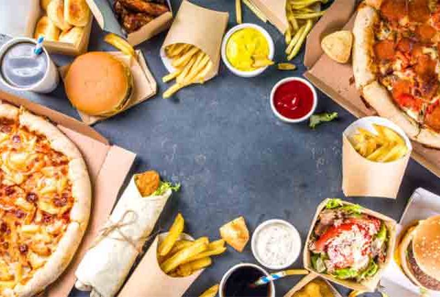 विषापेक्षा कमी नाहीत आपल्या आसपास मिळणारे हे Fast Food, आरोग्याचे होईल नुकसान