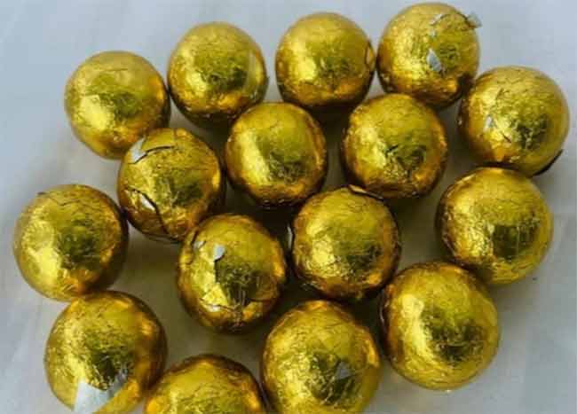 मुंबईत १.११ कोटींचे सोन्याचे बॉल जप्त, इलेक्ट्रिशियन ताब्यात!