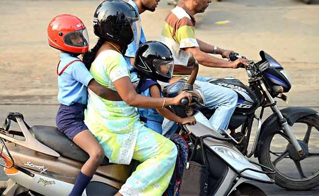 Helmet Rule : सहप्रवाशाच्या हेल्मेट सक्तीबाबत नववर्षी निर्णय!
