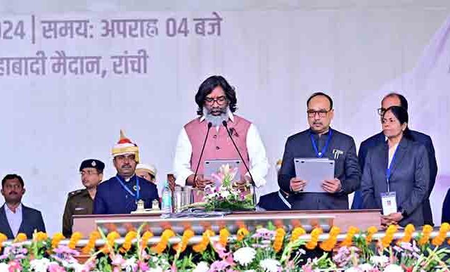 Jharkhand: चौथ्यांदा झारखंडचे मुख्यमंत्री बनले हेमंत सोरेन, INDIA आघाडीचे नेते उपस्थित