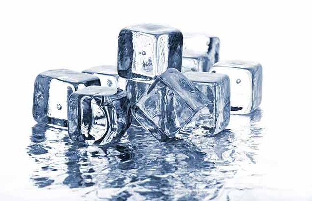 Ice Eating Habit : बर्फ खाणे ही आवड नव्हे तर आजार! पाहा तज्ज्ञ काय म्हणतात?