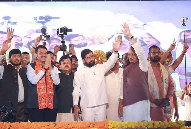 CM Eknath Shinde : महायुतीने जाहीर केली गेमचेंजर वचने!