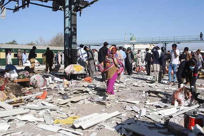 Pakistan Bobm Blast : पाकिस्तानच्या क्वेटा रेल्वे स्थानकावर बॉम्बस्फोट!