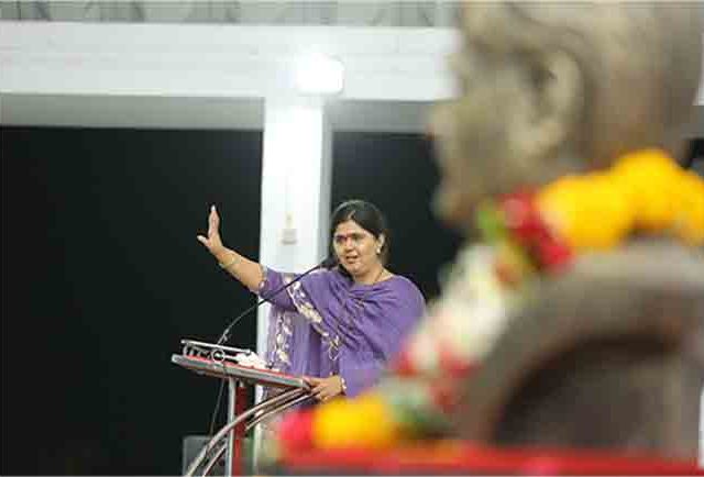 धनंजय मुंडेंनी कमळ हाती घेतलं असतं तर...- पंकजा मुंडे