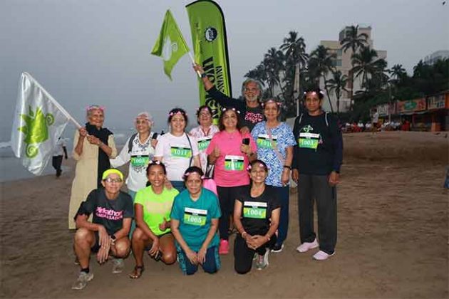 Milind Soman : जुहू बीचवर १० किमी धावून आजींचा फिटनेस साजरा!