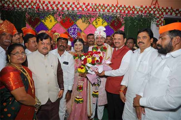 CM Devendra Fadnavis : शब्दांचे पक्के! कोपर्डी दुर्घटनेतील पीडितेच्या बहिणीच्या लग्नात मुख्यमंत्र्यांची हजेरी