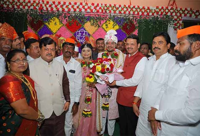 CM Devendra Fadnavis : शब्दांचे पक्के! कोपर्डी दुर्घटनेतील पीडितेच्या बहिणीच्या लग्नात मुख्यमंत्र्यांची हजेरी