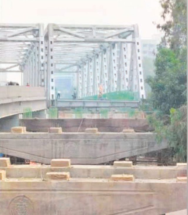 Gokhale Bridge : गोखले पुलाची तुळई खाली आणण्याचे काम अखेर पूर्ण