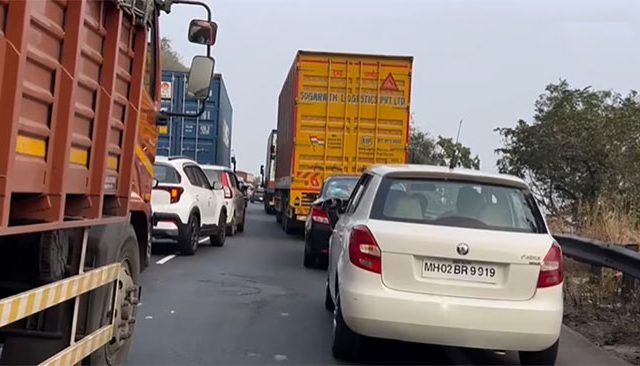Khambatki Ghat : खंबाटकी घाटात प्रवाशांचे हाल! सुट्टी साजरी करायला गेले अन् वाहतूक कोंडीत अडकले