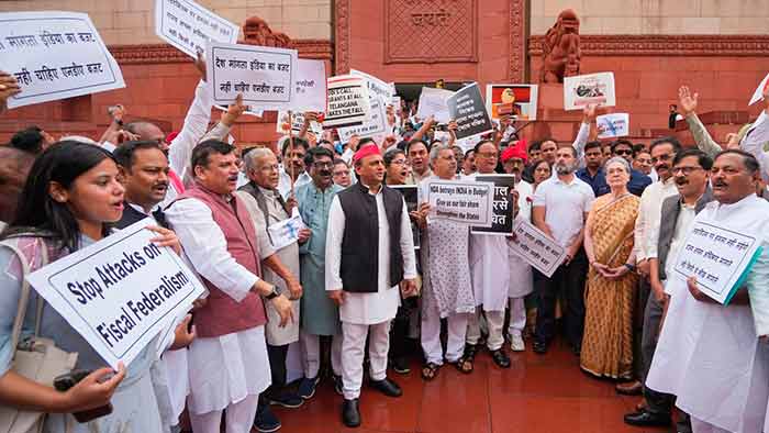 संसदीय कामकाजावर आघात