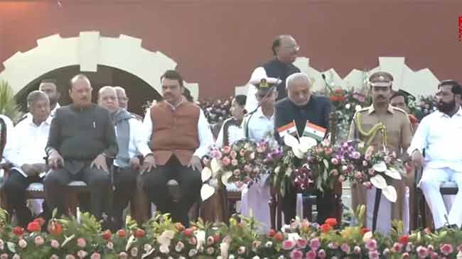 Maharashtra Cabinet Expansion : मी शपथ घेतो की…. मंत्रिमंडळाच्या शपथविधीला सुरूवात