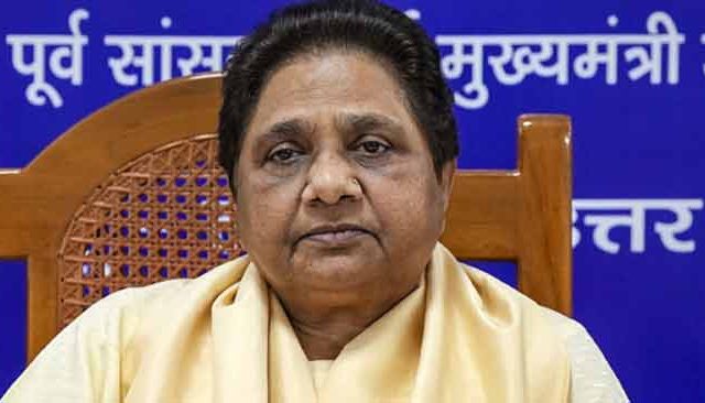 Mayawati : बांगलादेशातील हिंदू अत्याचारावर मौन बाळगणा-या सपा आणि काँग्रेसवर मायावतींचा हल्लाबोल