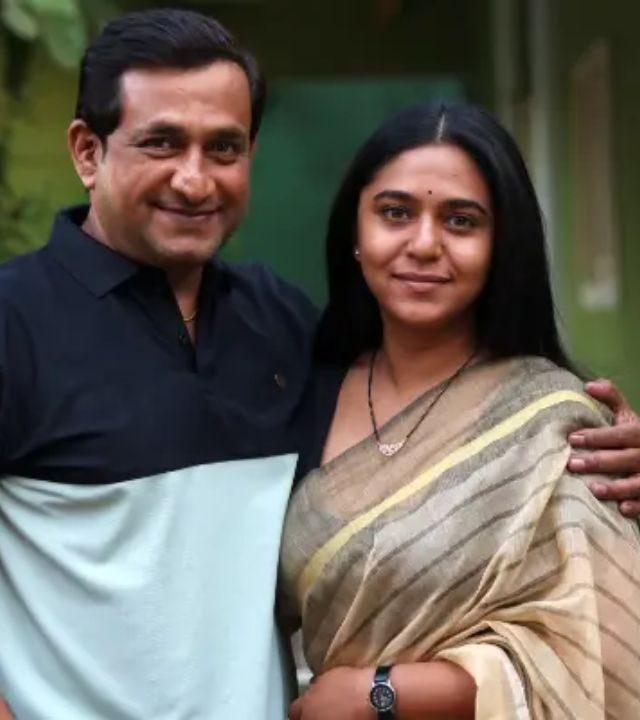 Prasad Oak : ‘अर्धा वाटा’ सिनेमातून प्रसाद ओक आणि मृण्मयी देशपांडे पहिल्यांदा एकत्र