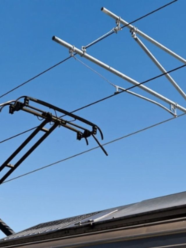 High Tension Current : आकुर्डी रेल्वे स्टेशन जवळ हाय टेन्शनचा करंट लागून पेंटर गंभीर जखमी