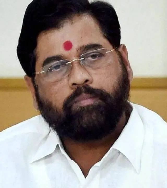 फसवणूक करणाऱ्याला एकनाथ शिंदेंचा दणका, शिवसेनेतून हाकलले