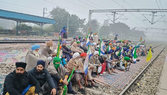 Punjab Bandh : शेतकऱ्यांचा पंजाब बंद; १५० ट्रेन रद्द!