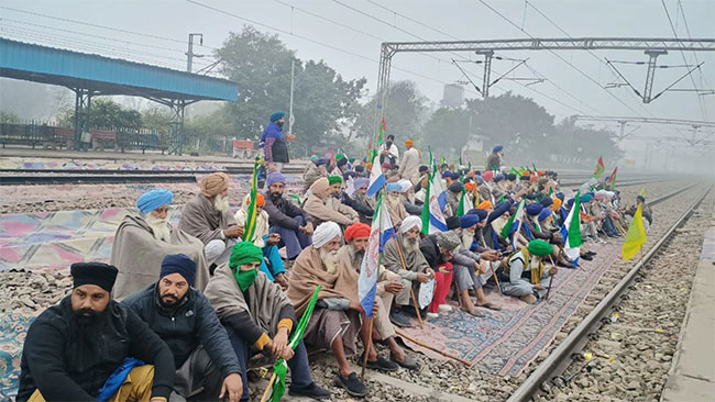 Punjab Bandh : शेतकऱ्यांचा पंजाब बंद; १५० ट्रेन रद्द!