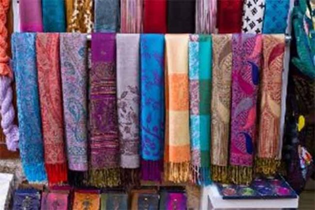 Kashmir Shawl : काश्मिरी, पश्मिना, राजस्थानी शालींना पसंती; खरेदीसाठी महिलांची गर्दी‎!